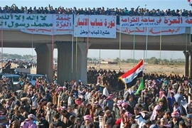Dòng người biểu tình ở Iraq. (Nguồn: AFP)
