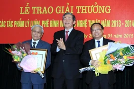 Trao thưởng các tác phẩm lý luận, phê bình văn học năm 2013-2014