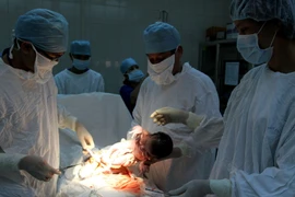 Vợ chồng vô sinh có quyền nhờ mang thai hộ vì mục đích nhân đạo