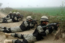 Binh sỹ Ấn Độ và Pakistan tiếp tục đấu súng trên biên giới