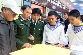 Trưng bày tư liệu về Trường Sa và Hoàng Sa tại tỉnh Hòa Bình