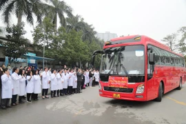 Chuyến xe yêu thương miễn phí chở bệnh nhân và người thân về quê dịp Tết 