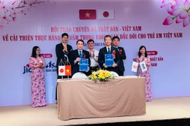Ký kết hợp tác giữa các bên của Việt Nam và Nhật Bản. (Ảnh: PV/Vietnam+)