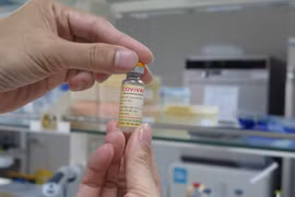 Vaccine Covivac thành phẩm do Viện Vaccine và Sinh phẩm Y tế. (Ảnh: Phan Sáu/TTXVN)