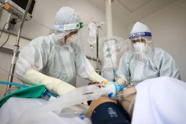 [Mega Story] 'Mặt trận' COVID-19: Chiến lược mới, giải pháp đột phá