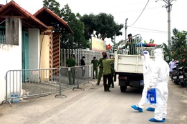 Hà Nội cách ly 4 thôn của Gia Lâm do có học sinh dương tính với SARS-CoV-2. (Ảnh: Mạnh Khánh/TTXVN)