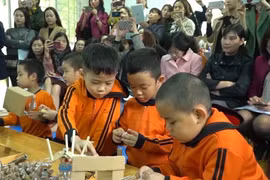 Ngày Dân số Thế giới năm nay, UNFPA lấy chủ đề: Nâng cao tiếng nói của phụ nữ và trẻ em gái để giải phóng tiềm năng vô hạn của thế giới. (Ảnh: PV/Vietnam+)
