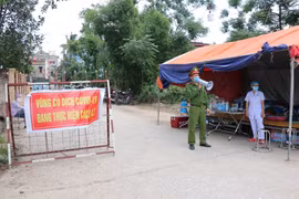 Bắc Ninh tăng cường các chốt kiểm soát dịch bệnh COVID-19. (Ảnh: Thanh Thương/TTXVN)