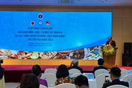 Ông Nguyễn Thế Thịnh - Cục trưởng Cục Quản lý Y Dược cổ truyền (Bộ Y tế) phát biểu tại Buổi họp báo giới thiệu về Hội chợ. (Ảnh: PV/Vietnam+)