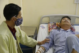 Ghép nối ruột tái tạo đường ăn cho người bệnh ung thư thanh quản 