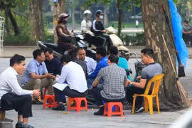 Bộ Y tế kêu gọi mỗi người dân hãy thực hiện các biện pháp phòng chống dịch trong dịp nghỉ lễ. (Ảnh: TTXVN)
