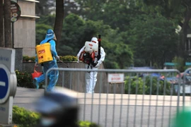 Hà Nội phong tỏa tòa nhà Fraser Suites có chuyên gia Nhật Bản mắc COVID-19. (Ảnh: Thành Đạt/TTXVN)