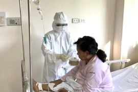 Bệnh viện Trung ương Huế vừa điều trị khỏi bệnh cho ba bệnh nhân mắc COVID-19 tại cơ sở 2. (Ảnh: TTXVN phát)