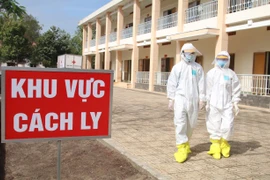 Công tác thu dung, cách ly bệnh nhân nghi ngờ nhiễm COVID-19 được triển khai tại nhiều nơi. (Ảnh: ĐInh Hằng/TTXVN)
