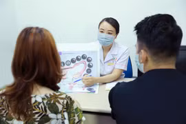 Chương trình Tuần lễ vàng với nhiều cơ hội cho các cặp vô sinh hiếm muộn có hoàn cảnh khó khăn. (Ảnh: PV/Vietnam+)