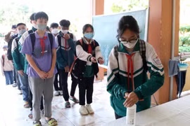 Để phòng, chống COVID-19 hiện nay Bộ Y tế khuyến khích thực hiện 2K. (Ảnh: TTXVN/Vietnam+)