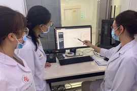 Bệnh viện Trung ương Quân đội 108 điều trị cho bệnh nhân nhiễm biến thể mới. (Ảnh: PV/Vietnam+)