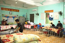 Hình ảnh hơn 60 'chiến binh nhí' bên trong khu cách ly tại Hải Dương