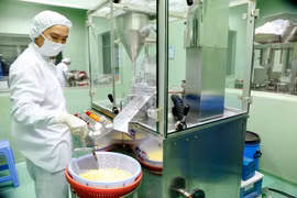 Cơ sở khám chữa bệnh Bảo hiểm Y tế có trách nhiệm phải cung ứng đầy đủ thuốc, hóa chất, vật tư y tế. (Ảnh: TTXVN/Vietnam+)