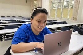 Tiêu Phương Anh tại phòng học của Trường Đại học Khoa học Xã hội và Nhân văn. (Ảnh: PV/Vietnam+)