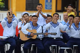 Nụ cười rạng ngời của người lính hải quân ngày đêm canh giữ Trường Sa