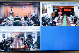 Phó Thủ tướng Chính phủ Vũ Đức Đam tổ chức cuộc họp khẩn với Thường trực Ban chỉ đạo tại Bộ Y tế liên quan đến các ca COVID-19 trong cộng đồng mới nhất. (Ảnh: PV/Vietnam+)