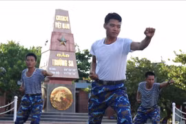 Chiến sĩ trên các đảo ở Trường Sa rèn luyện thể thao giữa biển trời