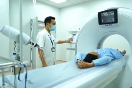 Điều trị cho bệnh nhân ung thư tại Bệnh viện K. (Ảnh: T.G/Vietnam+)