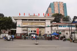 Bệnh viện Bạch Mai đã được đặt trong trạng thái kiểm tra, kiểm soát nghiêm ngặt, khẩn trương để phòng chống dịch COVID-19. (Ảnh: Thanh Tùng/TTXVN)