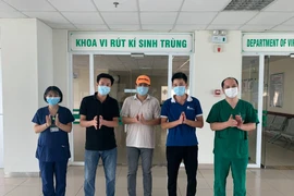 Các bệnh nhân mắc COVID-19 được Bệnh viện Bệnh Nhiệt đới Trung ương công bố khỏi bệnh trong ngày 20/7. (Ảnh: PV/Vietnam+)