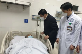 Bộ trưởng Bộ Y tế thăm và làm việc tại Bệnh viện Bệnh Nội tiết Trung ương. (Ảnh:T.G/Vietnam+)