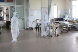 Phòng tiếp nhận bệnh nhân có dấu hiệu nhiễm virus SARS-CoV-2. (Ảnh: Văn Dũng/TTXVN)