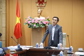 Thứ trưởng Bộ Y tế Trần Văn Thuấn phát biểu tại Hội nghị. (Ảnh: PV/Vietnam+)