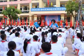 Tuyên truyền về việc tham gia bảo hiểm y tế cho học sinh/sinh viên. (Ảnh: PV/Vietnam+)