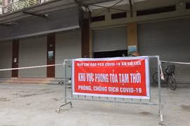 Huyện Đông Anh thực hiện cách ly F1 tại nhà. (Ảnh: Mạnh Khánh/TTXVN)