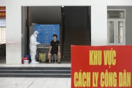 Hà Nội tăng cường quản lý tại các khu cách ly tập trung. (Ảnh: Minh Quyết/TTXVN)