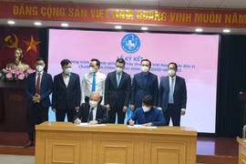 Hội Thầy thuốc trẻ Việt Nam tổ chức lễ ký kết chương trình phối hợp chăm sóc sức khỏe hậu COVID-19. (Ảnh: PV/Vietnam+)