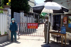 Kiểm soát nghiêm ngặt những địa phương có người nhiễm bệnh COVID-19 tại Quảng Nam. (Ảnh: Trịnh Bang Nhiệm/TTXVN) 