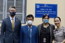 Phó tổng thống Mỹ, bà Kamala Harris đã đến thăm và làm việc với Viện Vệ sinh dịch tễ Trung ương. (Ảnh: PV/Vietnam+)