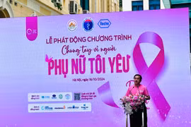 Thứ trưởng Bộ Y tế Trần Văn Thuấn phát biểu tại buổi lễ. (Ảnh: T.G/Vietnam+)