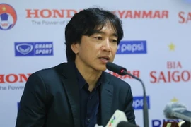 Huấn luyện viên Miura tiếc nuối cho U23 Việt Nam vì quả phạt đền đã mất. (Ảnh: Minh Chiến/Vietnam+)