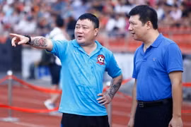 Việt Hoàng (trái) đã sẵn sàng cho ngôi vô địch. (Ảnh: Minh Chiến/Vietnam+)
