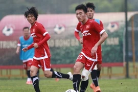 Xuân Trường, Tuấn Anh đang được đá theo phong cách quen thuộc ở đội tuyển. (Ảnh: Đỗ Đen/Vietnam+)