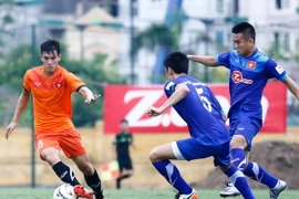 Tiến Linh (áo cam) của Bình Dương là cầu thủ gây được ấn tượng rất tốt với Hữu Thắng. (Ảnh: Minh Chiến/Vietnam+)