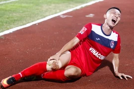 Chấn thương của Nghiêm Xuân Tú khá nghiêm trọng và cần thời gian hồi phục khoảng một tháng. (Ảnh: Minh Chiến/Vietnam+)