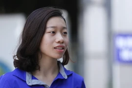 Hà Thanh biểu diễn trước công chúng nội dung cầu thăng bằng tại Quần Ngựa hôm 23/1. (Ảnh: Minh Chiến/Vietnam+)