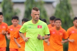 U19 Việt Nam dưới sự hướng dẫn của huấn luyện viên thể lực Marti Forkel. (Ảnh: Minh Chiến/Vietnam+)