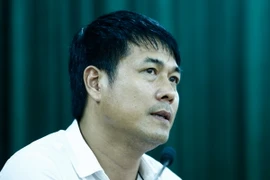 Hữu Thắng đang phải đối mặt với những vấn đề ở hàng phòng ngự tuyển Việt Nam. (Ảnh: Minh Chiến/Vietnam+)