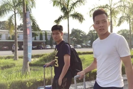 Trần Hữu Đông Triều (áo đen) và Lê Thanh Bình hội quân U22 Việt Nam. (Ảnh: Đỗ Đen/Vietnam+)