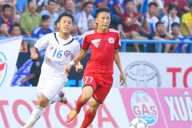 Nghiêm Xuân Tú (áo đỏ) đang có những bước tiến dài trong sự nghiệp. (Ảnh: Minh Chiến/Vietnam+)